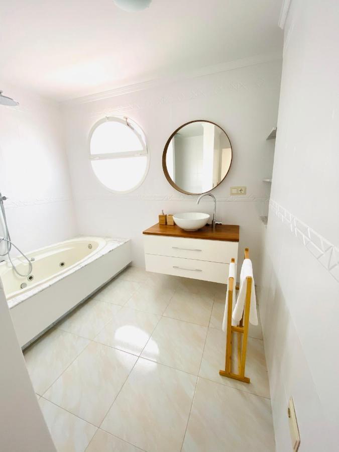 Villa En อัลมูเญการ์ ภายนอก รูปภาพ